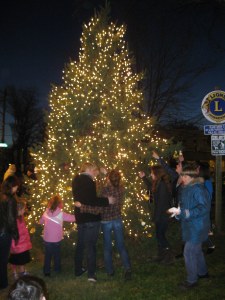 crowd-surrounds-tree-during-lighting